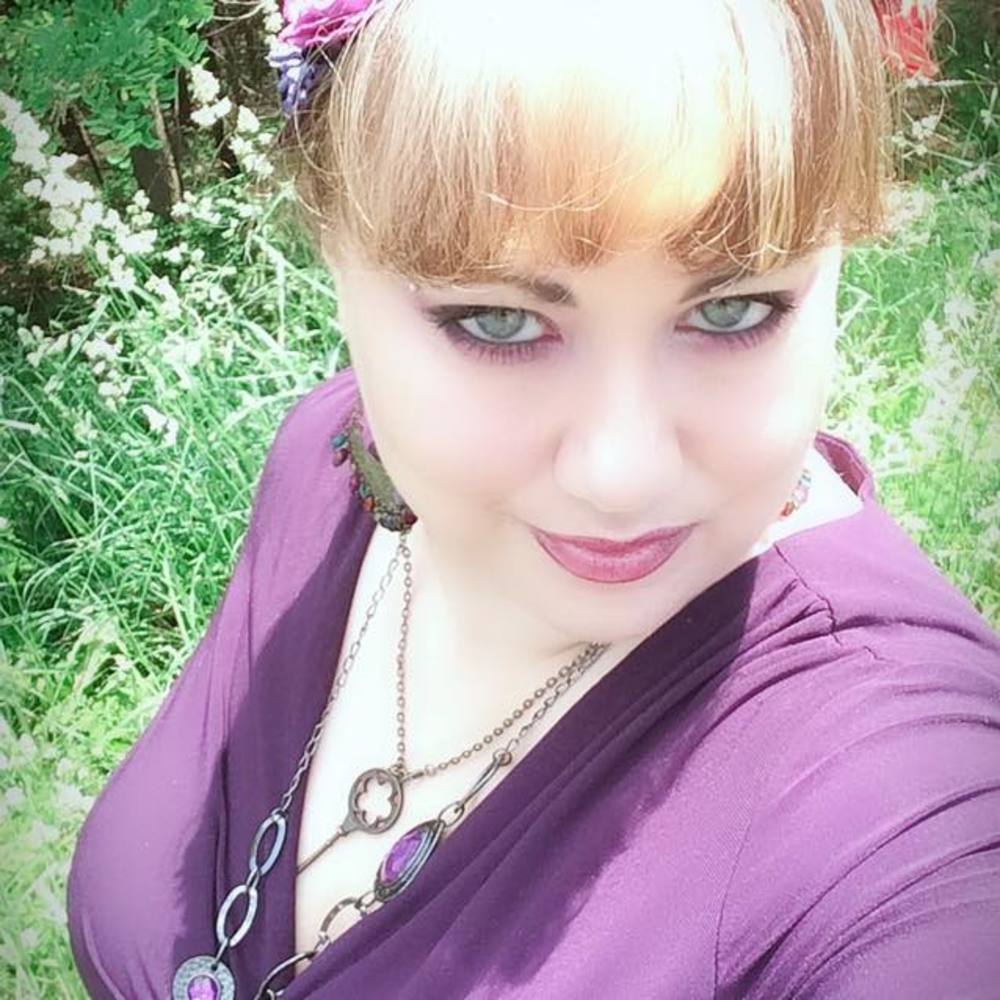 Meet your Posher, Becca